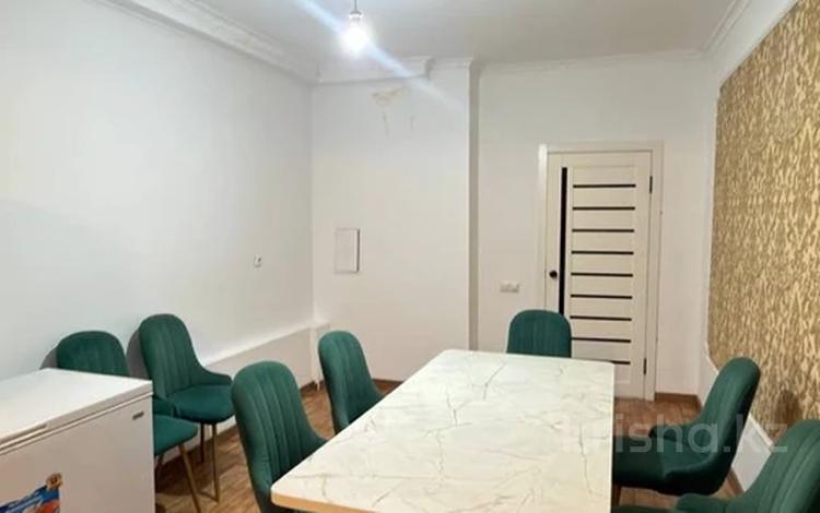 1-бөлмелі пәтер · 64 м² · 13/16 қабат, Шұғыла ш/а., Жуалы, бағасы: 25.5 млн ₸ в Алматы, Наурызбайский р-н — фото 2