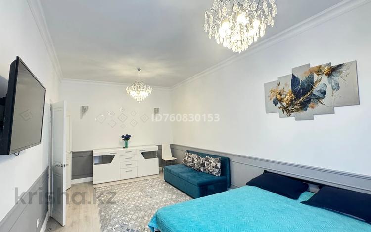 1-бөлмелі пәтер · 45 м² · 3/4 қабат, Толе би 61 — Айтиева, бағасы: 10 000 〒 в Таразе — фото 3