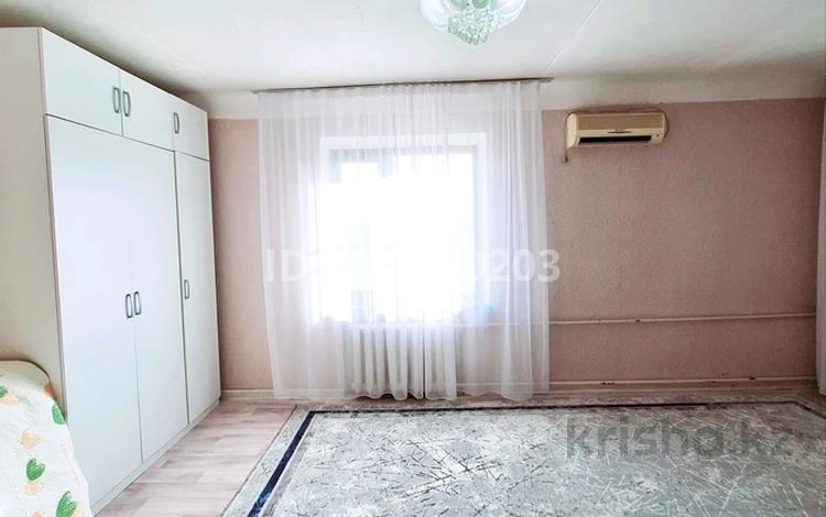 1-бөлмелі пәтер · 34 м² · 2/2 қабат, 19-й кв-л 6, бағасы: 6 млн ₸ в  — фото 2