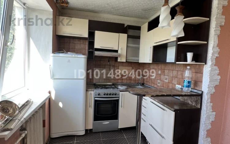 3-бөлмелі пәтер · 56 м² · 3/5 қабат, 21-шағынаудан 12, бағасы: 13 млн ₸ в Караганде, Алихана Бокейханова р-н — фото 2