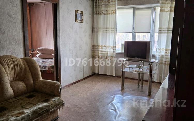3-бөлмелі пәтер · 57 м² · 4/5 қабат, Азаттык 129 — Шалкыма, бағасы: 16 млн ₸ в Атырау, мкр Жилгородок — фото 2