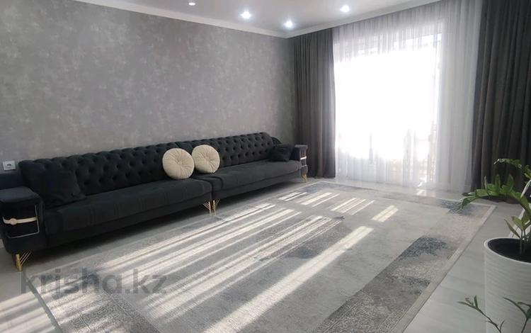 3-комнатная квартира · 100 м² · 6/9 этаж, Самал 110 — Жайык арена за 42 млн 〒 в Уральске — фото 2