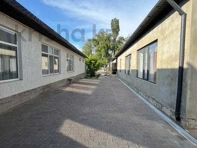 Отдельный дом · 8 комнат · 268 м² · 9 сот., Бостандык 3 за 33 млн ₸ в Таразе