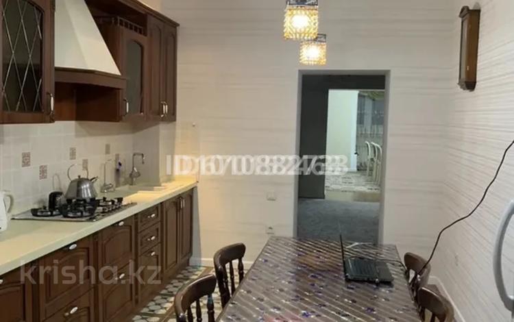 2-бөлмелі пәтер · 105 м² · 5/7 қабат, мкр. Алтын орда, Санкибай батыра 28 — Кол Авто, бағасы: 250 000 ₸ в Актобе — фото 2