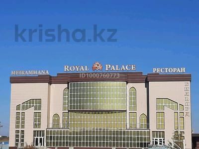 Свободное назначение, офисы, магазины и бутики, общепит, салоны красоты, фитнес и спорт, медцентры и аптеки, образование, развлечения, конференц-залы, кабинеты и рабочие места, студии · 3500 м² за 17.5 млн 〒 в Атырау, мкр	Атырау-2