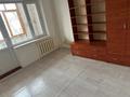 2-бөлмелі пәтер · 50 м² · 4/5 қабат, Санырак батыр — 48 школы, 8 микр 33 дом, бағасы: 85 000 ₸ в Таразе — фото 4