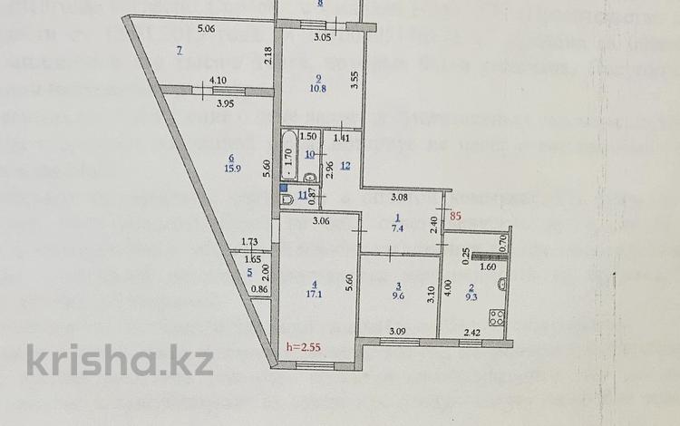 4-комнатная квартира, 90 м², 4/9 этаж, 11 мкр за 27 млн 〒 в Актобе — фото 11