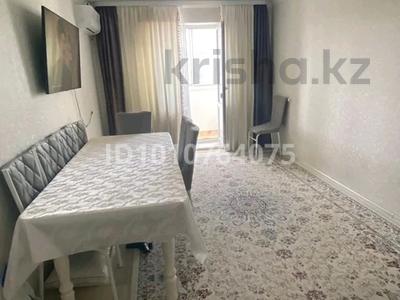 2-комнатная квартира · 52 м² · 7/9 этаж, мкр 12 28 — Супермаркет Дина за 18.8 млн 〒 в Актобе