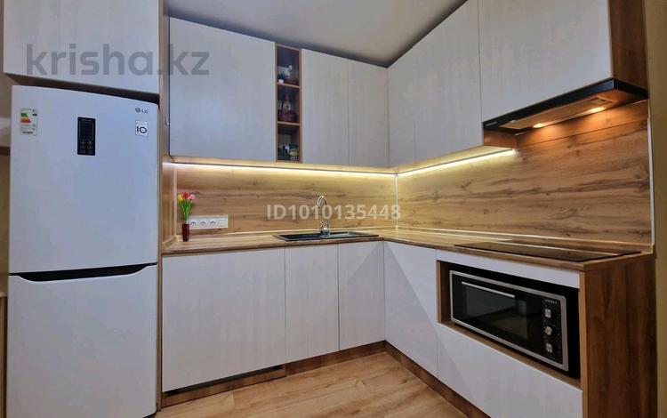 1-комнатная квартира · 41 м² · 1/3 этаж, ​ВИП городок — Супермаркет Small и Magnum за 15.3 млн 〒 в Косшы — фото 2