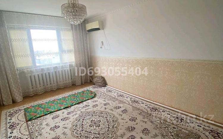 2-бөлмелі пәтер, 70 м², 2/5 қабат, 1 микрорайон 11, бағасы: 8 млн 〒 в Кульсары — фото 2