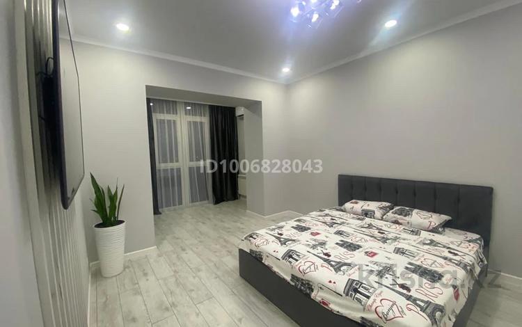 1-комнатная квартира · 50 м² · 8/10 этаж, Алии Молдагуловой 30б за 10 000 ₸ в Актобе — фото 2