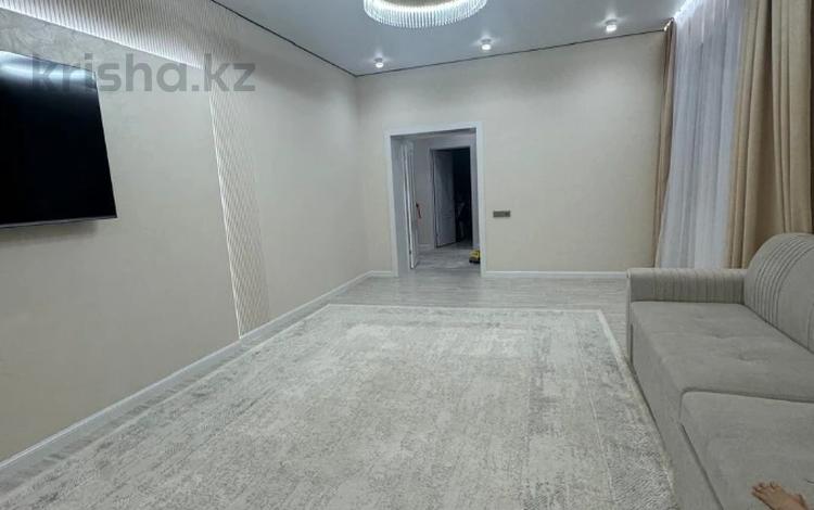 2-бөлмелі пәтер · 77.4 м² · 5/9 қабат, мкр. Алтын орда, молдагуловой, бағасы: 36 млн ₸ в Актобе — фото 2