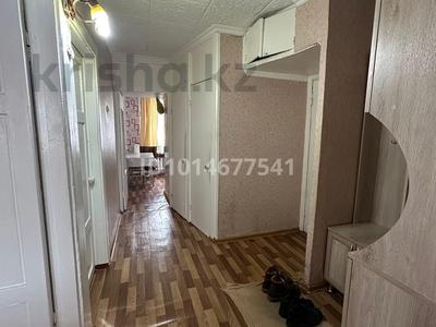 3-комнатная квартира · 62 м² · 1/5 этаж, Майкудук, 15й микрорайон 26 за 12 млн ₸ в Караганде, Алихана Бокейханова р-н