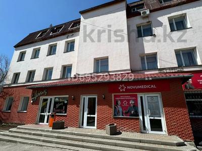 4-комнатная квартира · 150 м² · 2/4 этаж, Абая 76А — Район Политехнического университета , 32 квартал за 50 млн ₸ в Караганде, Казыбек би р-н