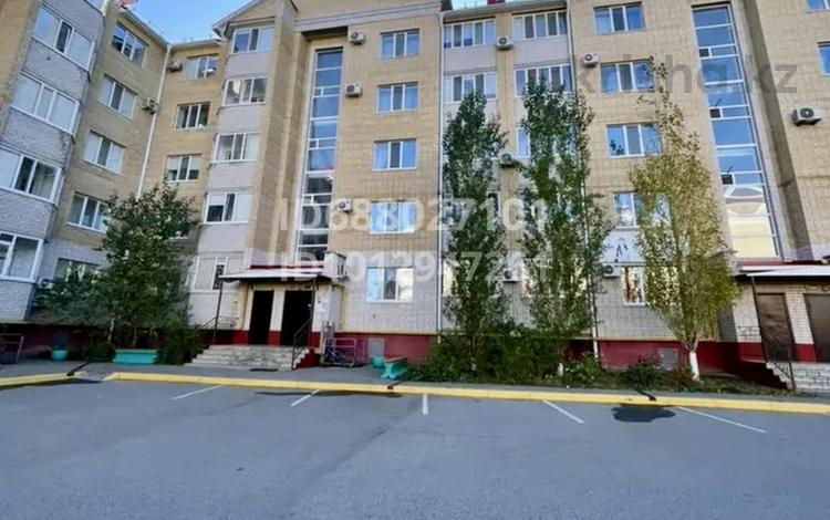 2-комнатная квартира · 65 м² · 4/5 этаж, мкр. Алтын орда, Алия Молдагулова 57Д за 250 000 ₸ в Актобе — фото 2