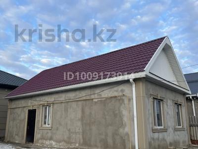 Отдельный дом · 2 комнаты · 60 м², мкр. Алмагуль, 4 проезд за 130 000 〒 в Атырау