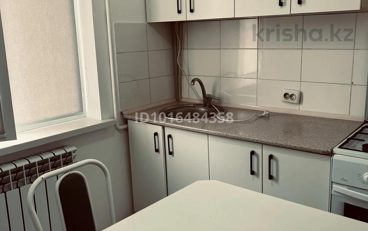 1-комнатная квартира · 30.8 м² · 1/3 этаж, мкр Самал-1 — По улицы Утегенова возле ресторана Виноград за 115 000 ₸ в Шымкенте, Абайский р-н — фото 2