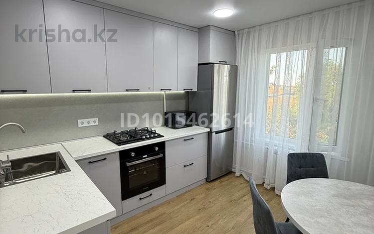 2-комнатная квартира · 54 м² · 4/5 этаж, мкр Мамыр-7 8 — Абая -Момышулы за 400 000 ₸ в Алматы, Ауэзовский р-н — фото 2