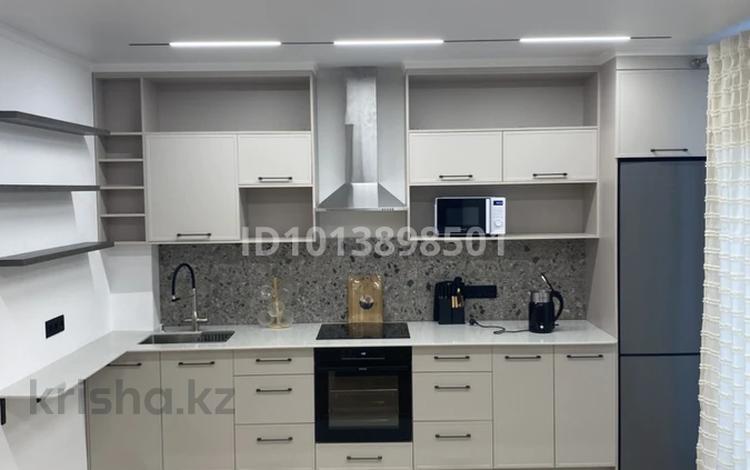 3-комнатная квартира · 80 м² · 5/12 этаж, Байтурсынова 61 за 400 000 ₸ в Астане, Сарайшык р-н — фото 2