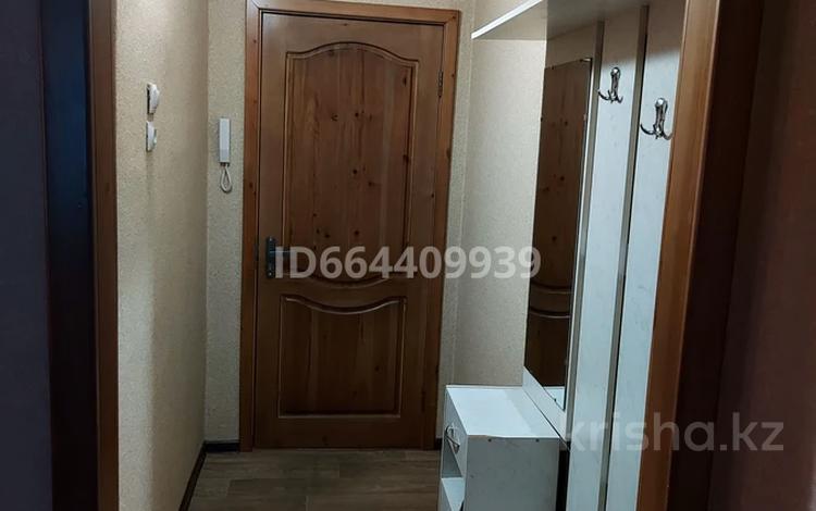 3-комнатная квартира · 49.55 м² · 1/5 этаж, проспект Абая 13/2 за 19.5 млн ₸ в Усть-Каменогорске — фото 2