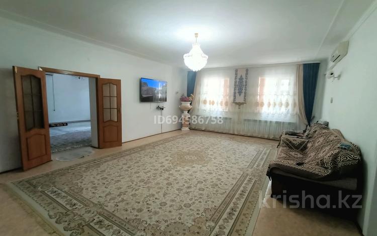 Отдельный дом · 7 комнат · 297 м² · 8 сот., Доспанбет Жырау 151 за 26 млн ₸ в Кульсары — фото 2