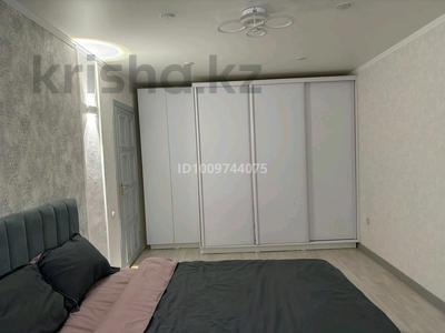 3-бөлмелі пәтер · 65 м² · 3/5 қабат, Кердери — На пересечении Ихсанова и Кердери, бағасы: 350 000 ₸ в Уральске, мкр Школьник