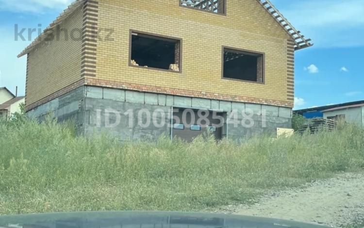 Отдельный дом · 4 комнаты · 300 м² · 10 сот., Станиславского 33 — Вдоль дороги. за остановкой Ташкентская в сторону города за 35 млн ₸ в Усть-Каменогорске — фото 2