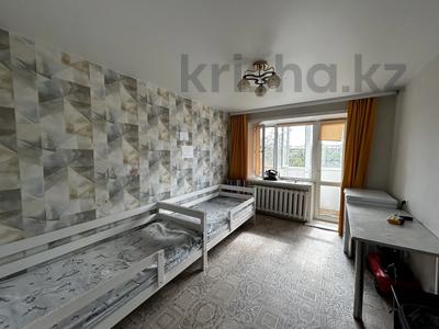 3-бөлмелі пәтер · 64.5 м² · 4/5 қабат, 27-шағынаудан 11, бағасы: 21.4 млн ₸ в Караганде, Казыбек би р-н