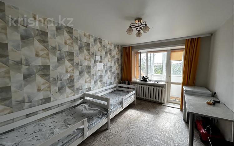 3-бөлмелі пәтер · 64.5 м² · 4/5 қабат, 27-шағынаудан 11, бағасы: 21.4 млн ₸ в Караганде, Казыбек би р-н — фото 2