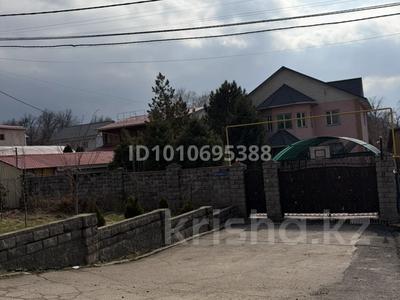 Отдельный дом · 10 комнат · 450 м² · 10 сот., мкр Горный Гигант, Жукова 118 за 2.5 млн 〒 в Алматы, Медеуский р-н