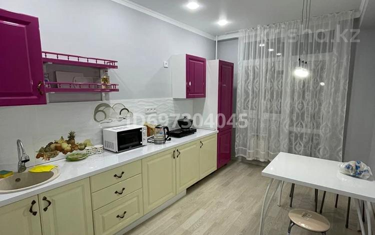 1-комнатная квартира · 45 м² · 9/9 этаж, мкр Нурсая, Таумуш Жумагалиев 15 за 15 000 ₸ в Атырау — фото 2