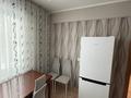 1-бөлмелі пәтер · 40 м² · 3/5 қабат, Оралхан Бокея(Утепова) 13 — Сдается 1 комнатная квартира, 40 кв. м, Утепова, 32, квартира мебелирована с балконом, кухонный гарнитур, холодильник, стиральная машина, эл. плита, ковер. ремонт не свежий, но аккуратный. Развитая инфраструктура, магазины, автобусные остановки. Сдается молодой семейной паре либо девушке, без животных, 140000 + коммунальные услуги (свет+гор+хол) не агент, собственник. Составляем договор. Если не отвечаю писать Рынок Достык, школа номер 44, 26, бағасы: 135 000 ₸ в Усть-Каменогорске — фото 4