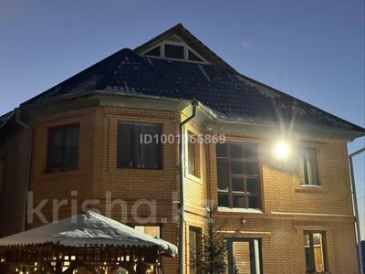 Дом · 7 комнат · 350 м², Богенбай батыра 2 — На кольце за 120 000 〒 в Бурабае
