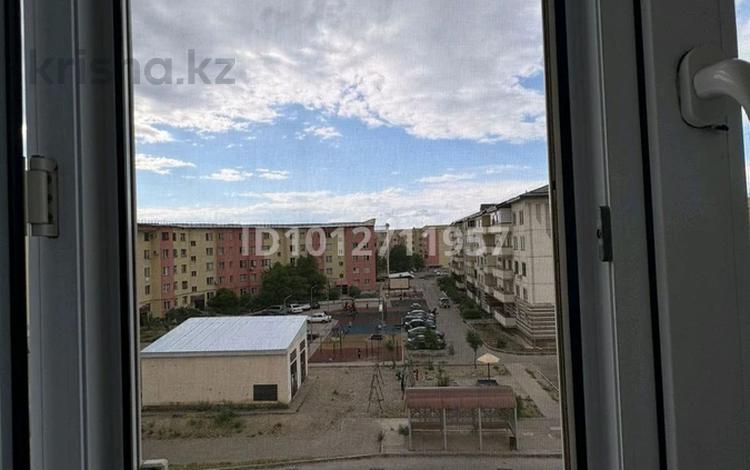 2-комнатная квартира · 78.4 м² · 4/5 этаж, мкр Байтерек, Мкр Байтерек 13 мкр 37 за 16 млн ₸ в Таразе — фото 2