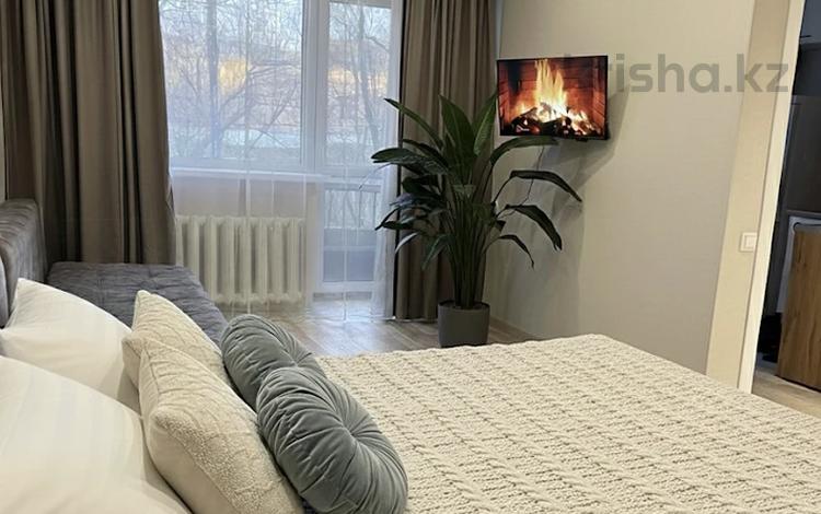 1-комнатная квартира · 33 м² · 2/5 этаж, мкр Новый Город 27а за 12 000 ₸ в Караганде, Казыбек би р-н — фото 2
