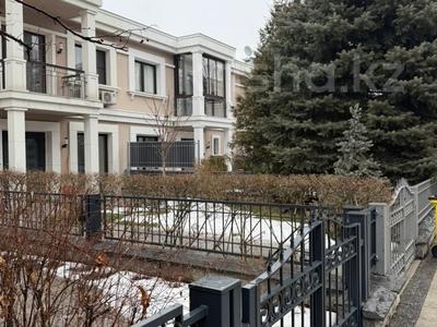 5-бөлмелі пәтер · 210 м² · 1/2 қабат, мкр Горный Гигант, Жамакаева 256а, бағасы: 1.8 млн 〒 в Алматы, Медеуский р-н