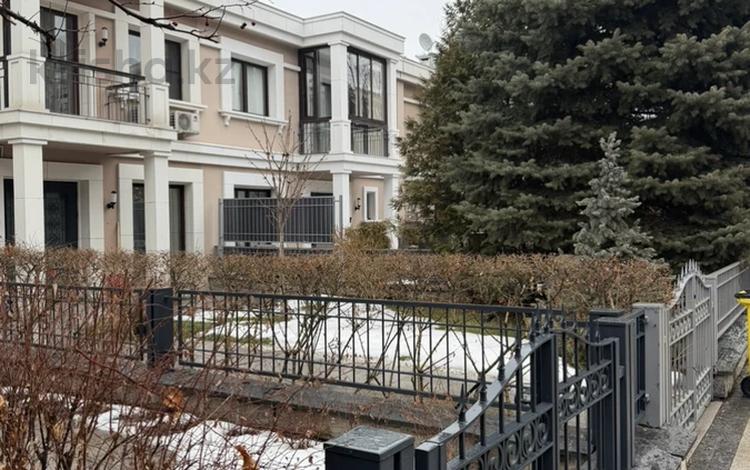 5-бөлмелі пәтер · 210 м² · 1/2 қабат, мкр Горный Гигант, Жамакаева 256а, бағасы: 1.7 млн ₸ в Алматы, Медеуский р-н — фото 2