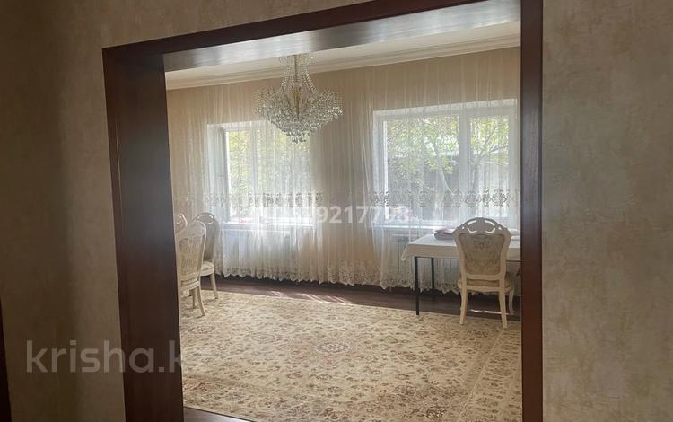 Отдельный дом • 7 комнат • 260 м² • 8 сот., Кенесары хана за 200 млн 〒 в Алматы — фото 2