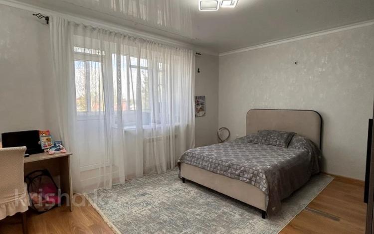 2-бөлмелі пәтер · 83 м² · 2/5 қабат, мкр. Алтын орда, баишева 7/1, бағасы: 30.6 млн ₸ в Актобе — фото 2