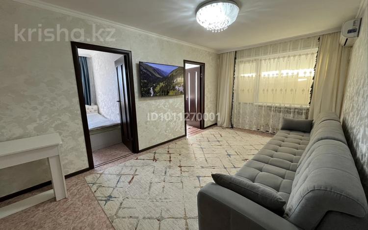 4-бөлмелі пәтер · 62 м² · 5/5 қабат, Майкудук, 15й микрорайон 14, бағасы: 17 млн ₸ в Караганде, Алихана Бокейханова р-н — фото 2
