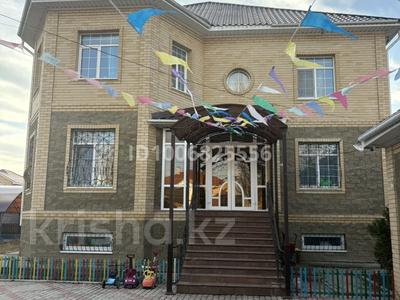 Отдельный дом · 9 комнат · 550 м², Газиза Жубанова 13г за 2.5 млн 〒 в Актобе