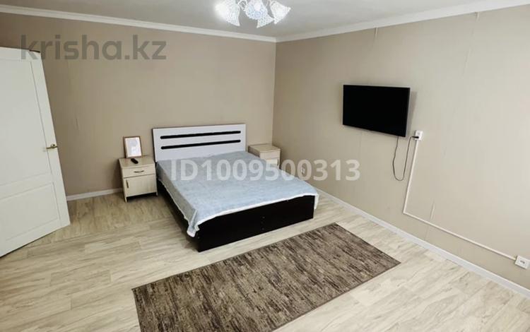 1-комнатная квартира · 45 м² · 1/9 этаж, мкр Кунаева за 2 500 〒 в Уральске — фото 2