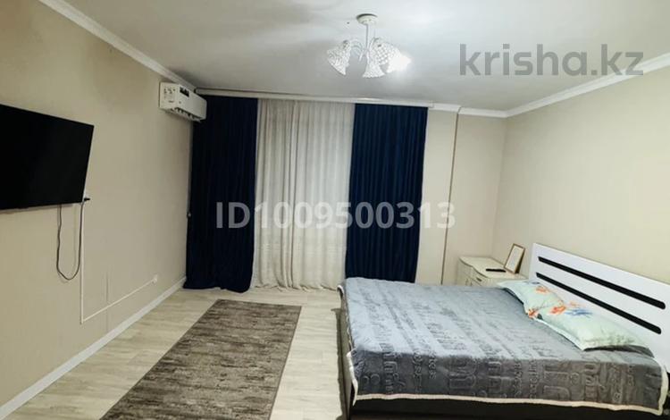 1-комнатная квартира · 45 м² · 1/9 этаж, мкр Кунаева за 2 500 ₸ в Уральске — фото 8