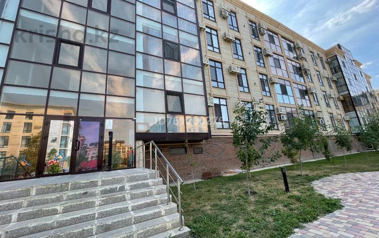 1-комнатная квартира · 50 м² · 4/4 этаж, мкр Ак Шагала, Жалена тулепова за 300 000 ₸ в Атырау — фото 12
