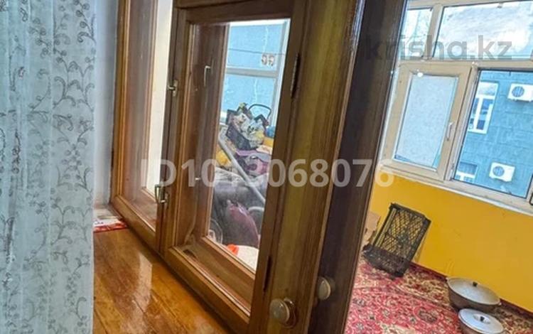 4-бөлмелі пәтер · 77 м² · 2/9 қабат, Абая 108 — Универмаг через дорогу, бағасы: ~ 30 млн ₸ в Уральске, мкр Школьник — фото 2