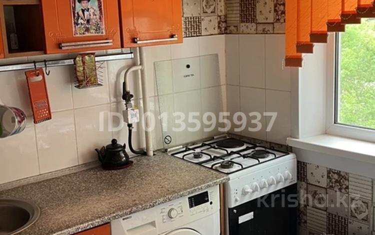 2-комнатная квартира · 45.8 м² · 4/5 этаж, Старый Майкудук, 17 мкр 45 — 17 мкр за 13 млн ₸ в Караганде, Алихана Бокейханова р-н — фото 2