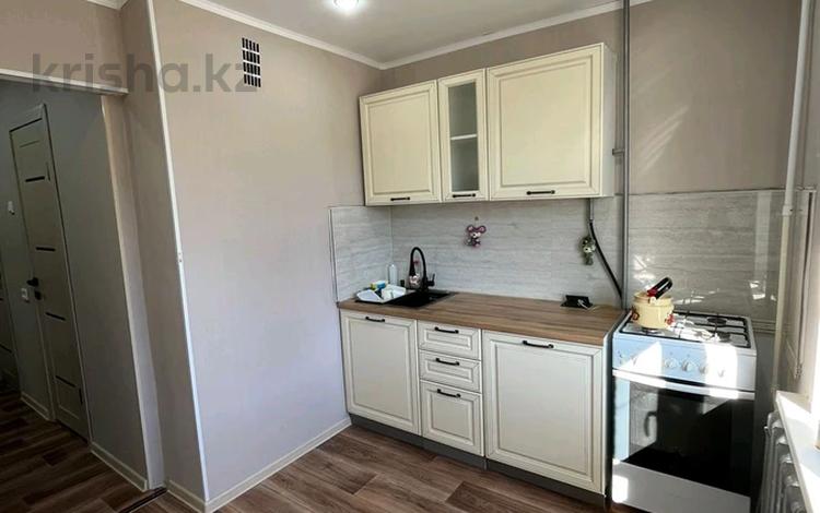 1-комнатная квартира · 35 м² · 4/5 этаж, мкр 11 за 15 млн ₸ в Актобе — фото 2