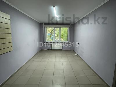 Офисы, магазины и бутики, салоны красоты, кабинеты и рабочие места · 18 м² за 140 000 ₸ в Актобе