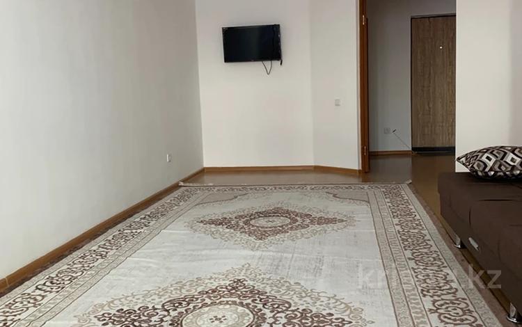 1-бөлмелі пәтер, 50 м², 6/9 қабат ай сайын, Мангилик ел 20, бағасы: 130 000 〒 в Актобе — фото 24