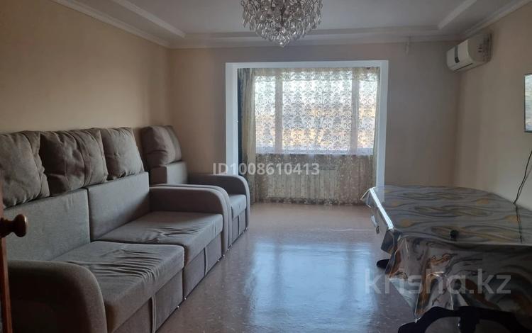 3-комнатная квартира · 62.7 м² · 4/5 этаж, Абулхаирхана 2/1 — Магазин Корона за 20.5 млн 〒 в Уральске — фото 2